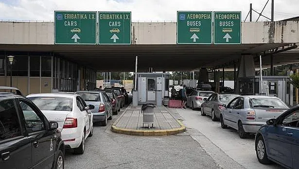 Ад на "Кулата". Колоната е над два километра