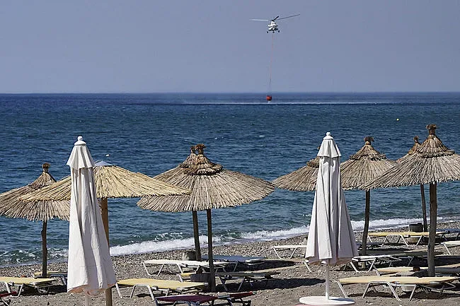 Пожар в морето! Кораб с туристи се запали в Гърция