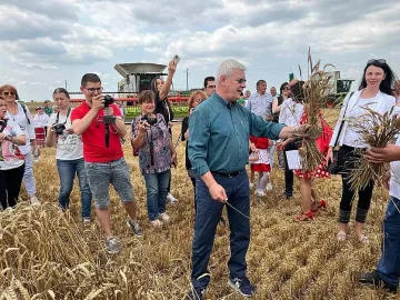 Реколтата и хлябът! Земеделският министър с ключови новини