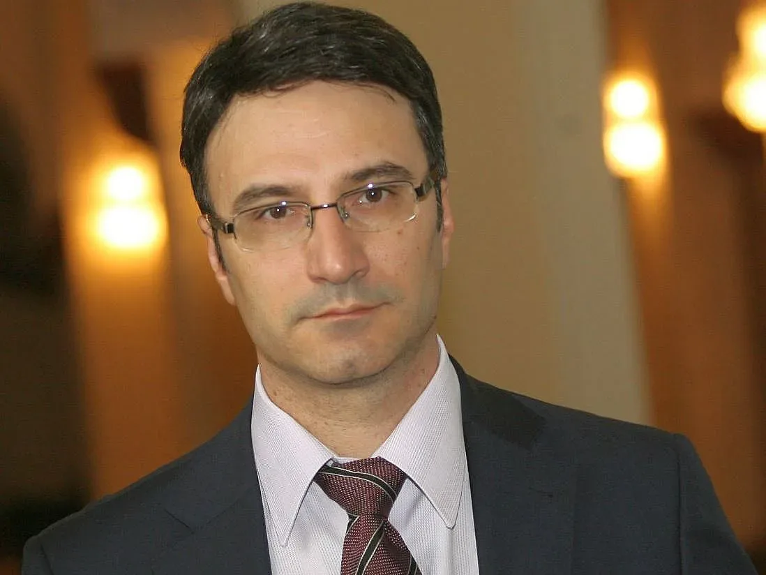 Кмет попиля пепейците за безумието около НДК. Скритите писма