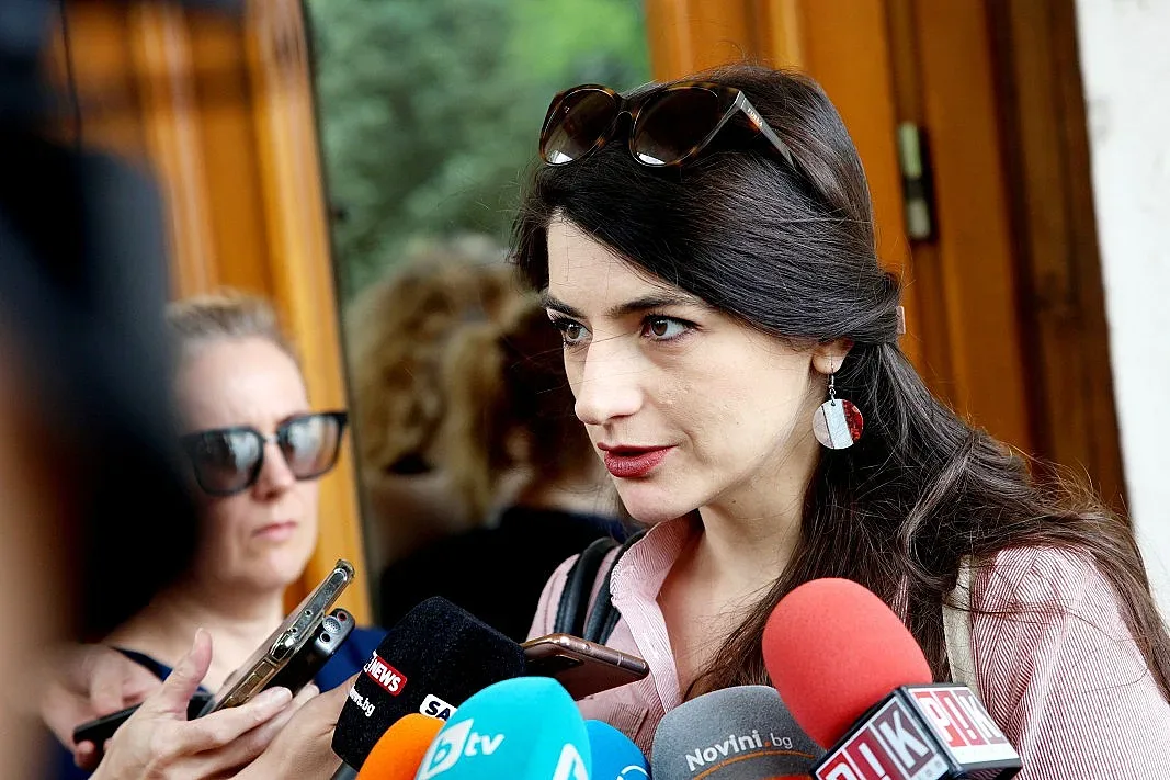 Лена затъва до уши. Подробности защо гори с имунитета