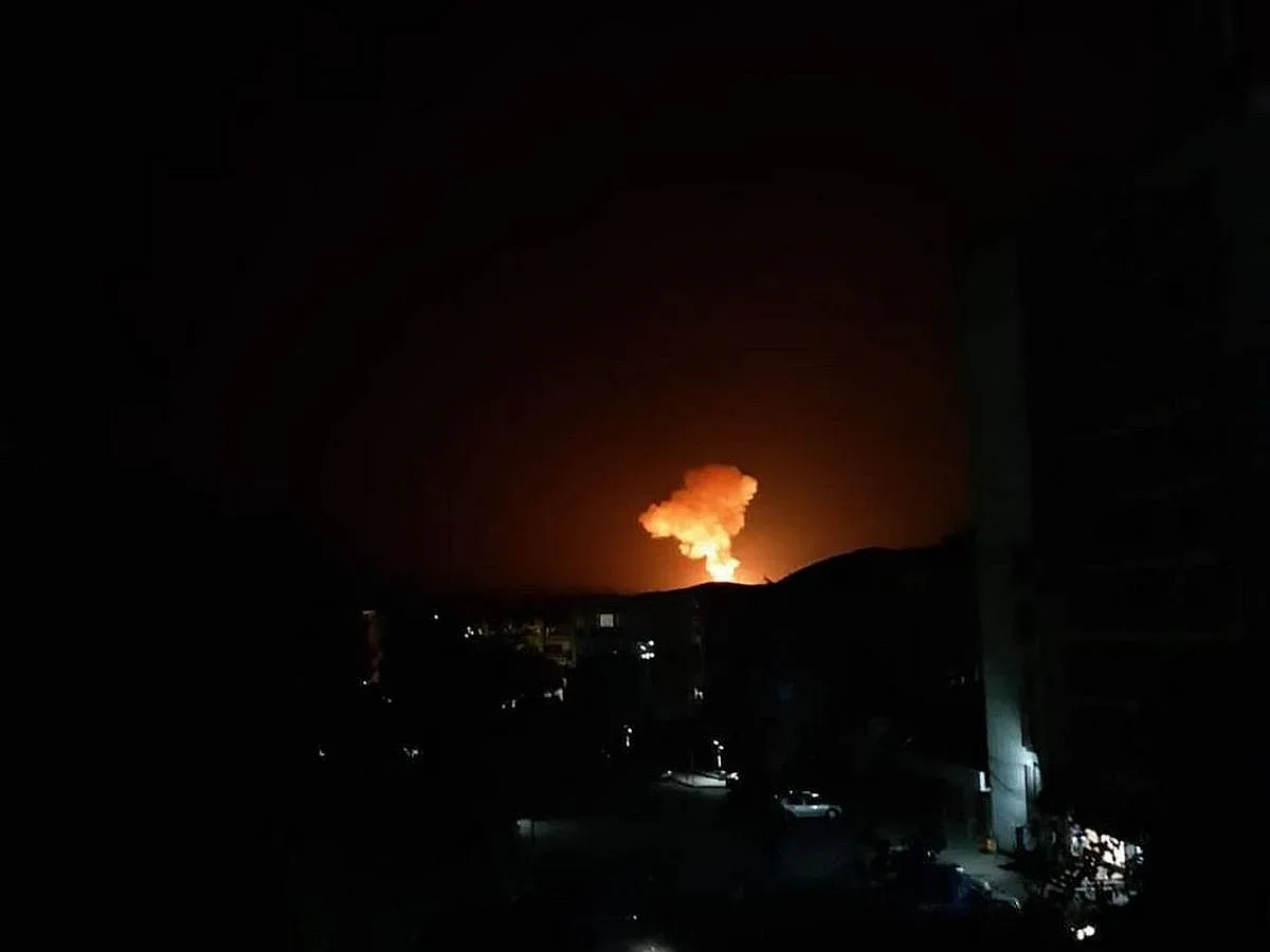 Червено небе над Карнобат. СНИМКИ от взривовете в склада за оръжие