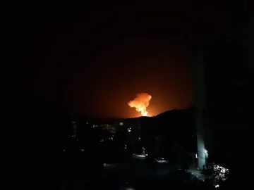 Червено небе над Карнобат. СНИМКИ от взривовете в склада за оръжие