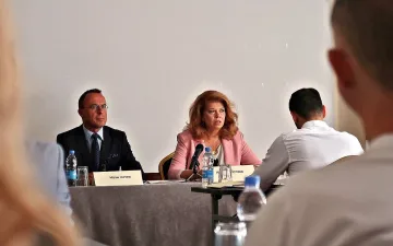 Йотова зададе въпрос за еврокомисаря, за който се мълчи