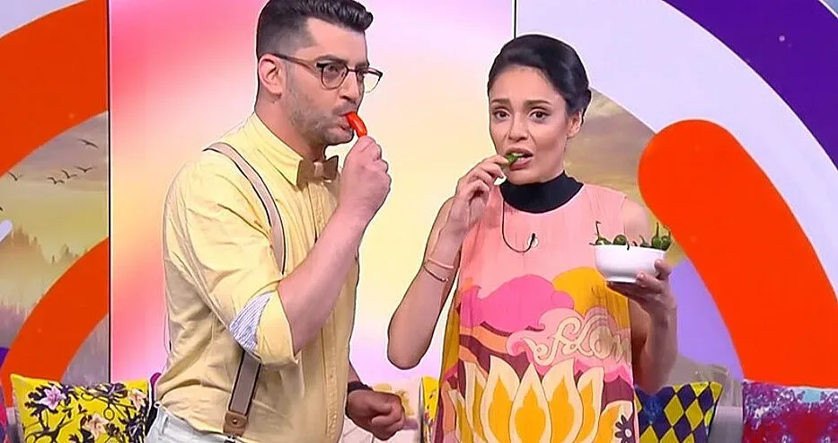 Красива актриса провери в ефир мъжката сила на Сашо Кадиев