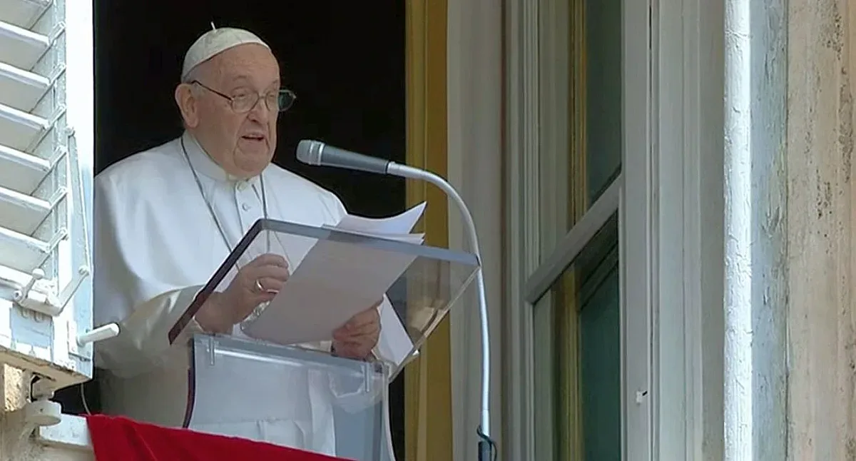 Папа Франциск възкръсна след тежка операция, отправи първа молитва