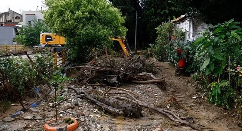 Потопи удариха и Гърция! За кои туристи е драмата