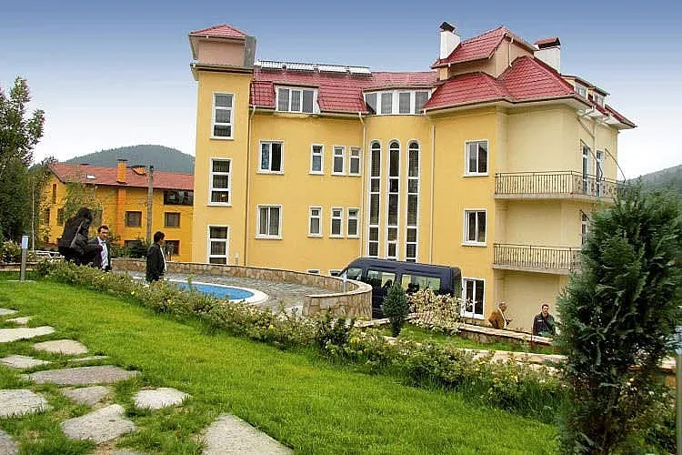 Представата за пълноценния живот на възрастните хора у нас се променя