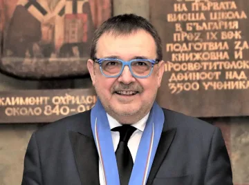 Проф. Любомир Стойков сваля маските на политиците. Нова книга