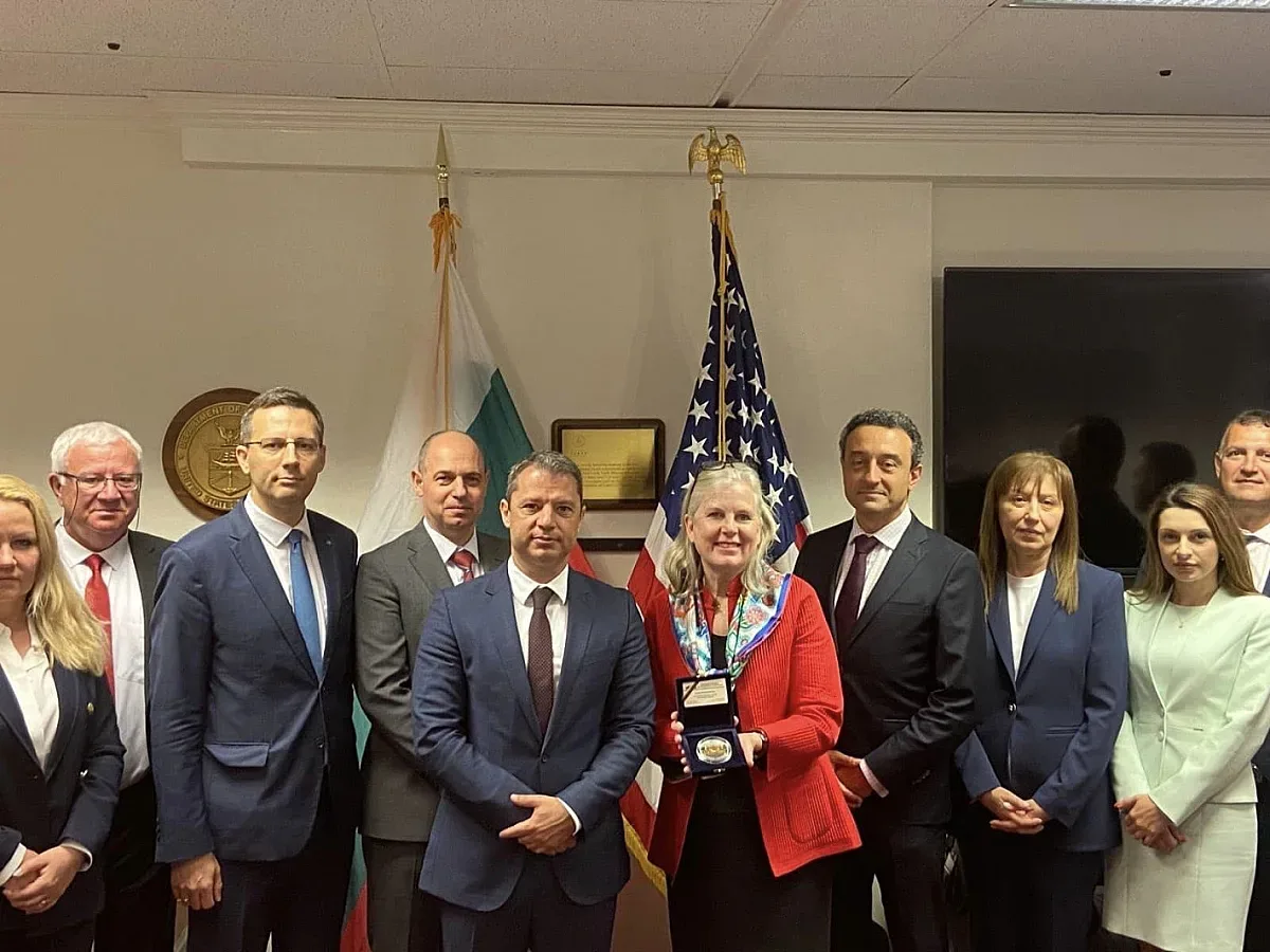 Делян Добрев изненада с посещение в САЩ. Кой друг е с него