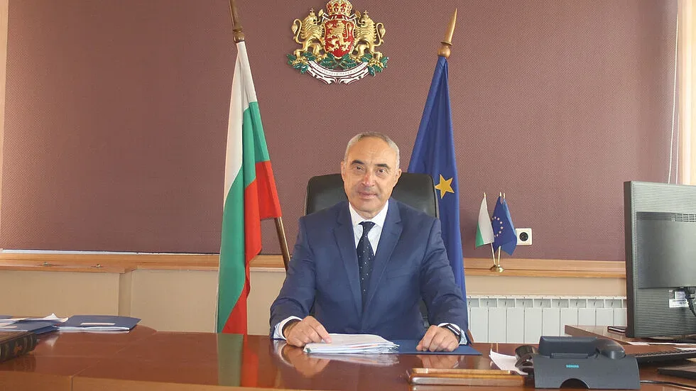 Почна се. Първа оставка на губернатор