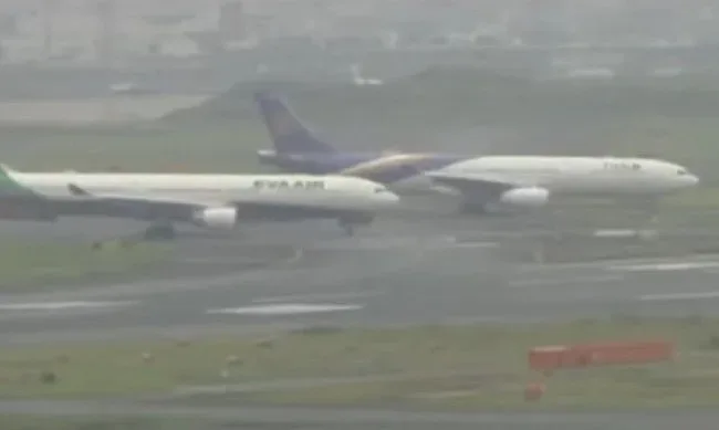 Страшна драма! Два пътнически самолета се сблъскаха