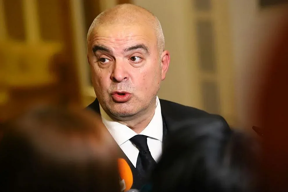 ГЕРБ отвърна на Нинова