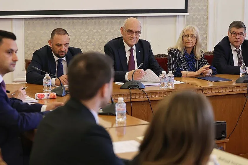 Шок с цената на тока! КЕВР ни смрази с извънредно поскъпване