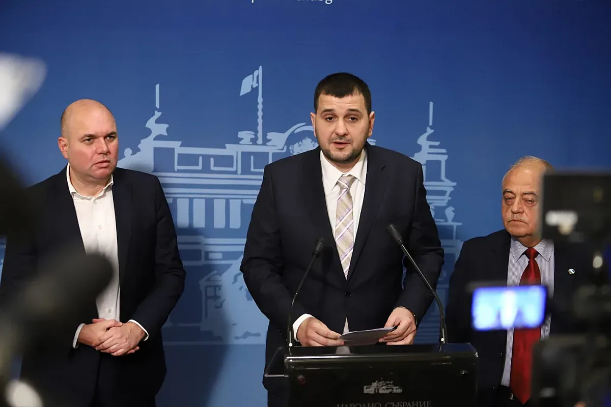 Депутат от ДБ поиска ДПС да оттегли Пеевски от комисия