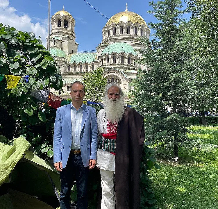 Парламентът стана първата зона на мира в България