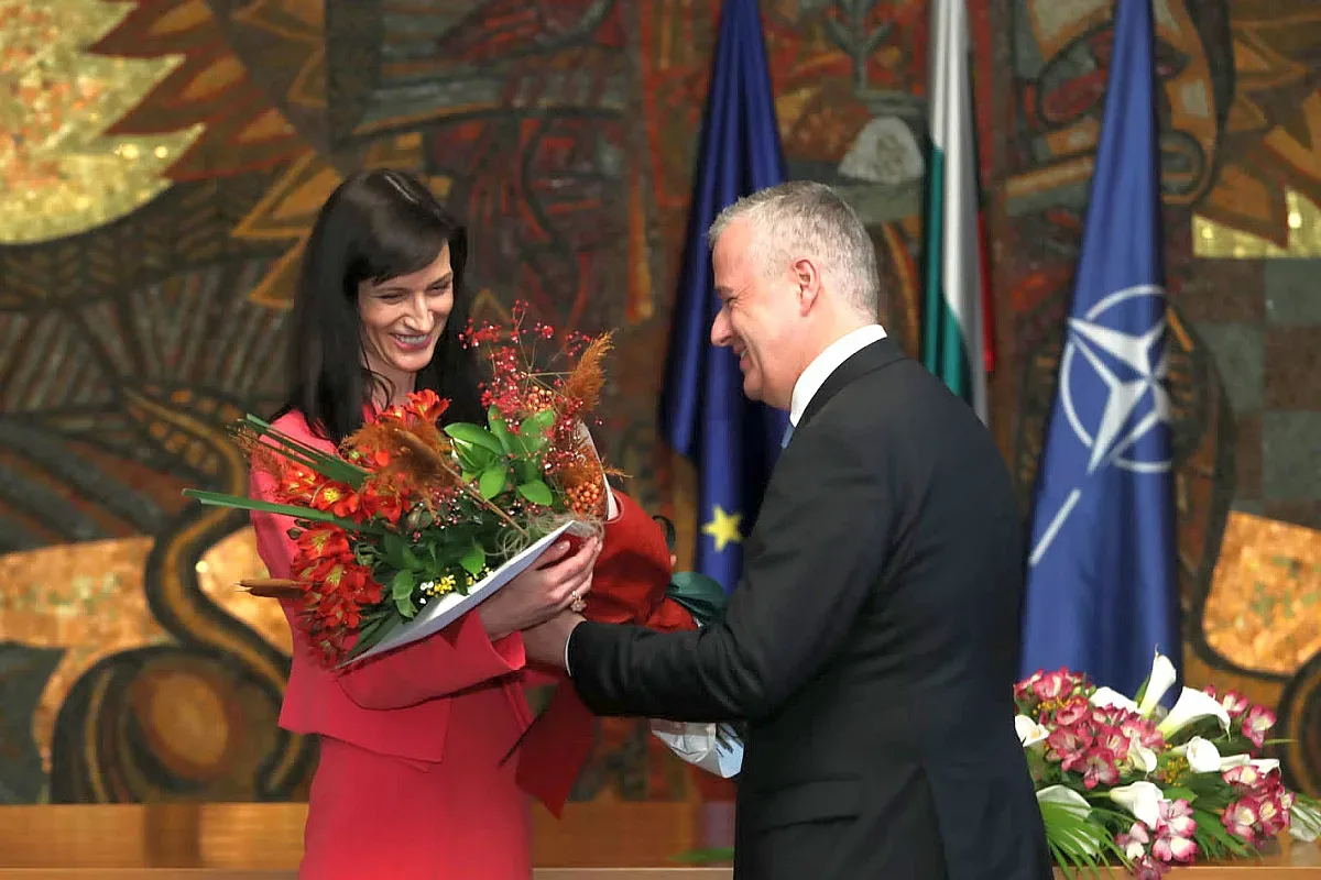 Мария Габриел пое поста на външен министър