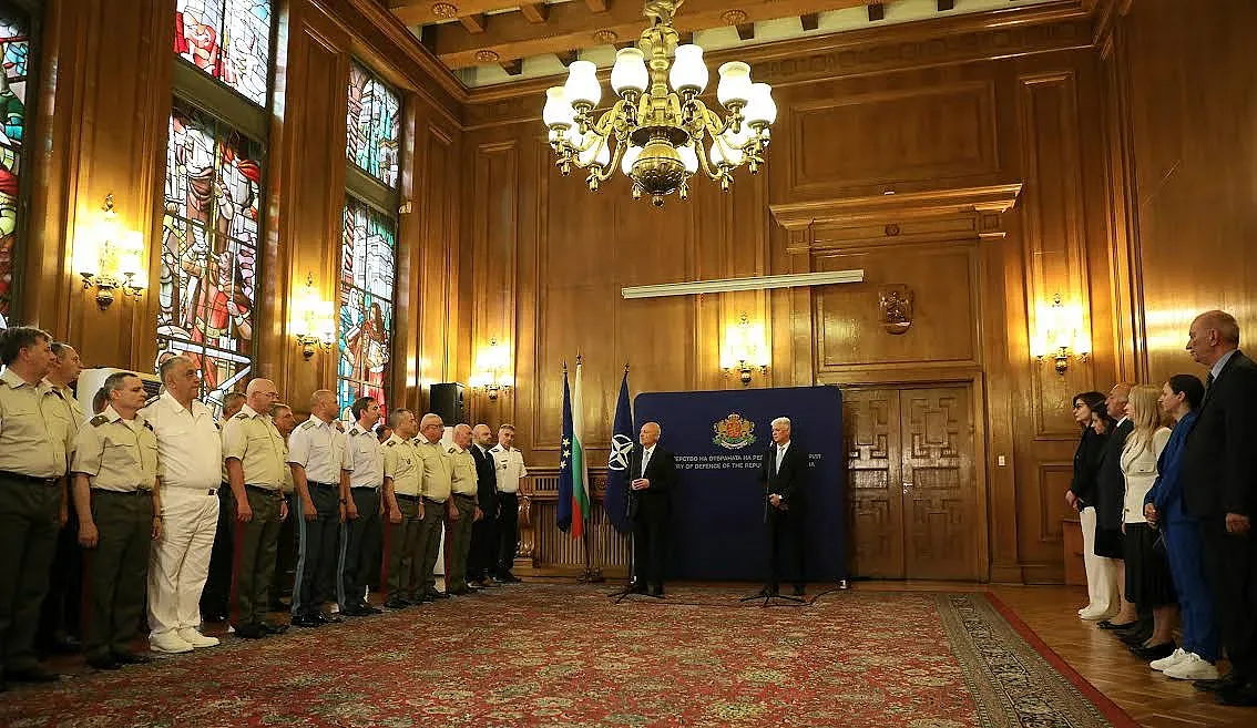 Министърът на отбраната проговори! Ключово решение за Украйна