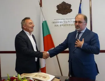 Уникално посрещане за новия министър на културата