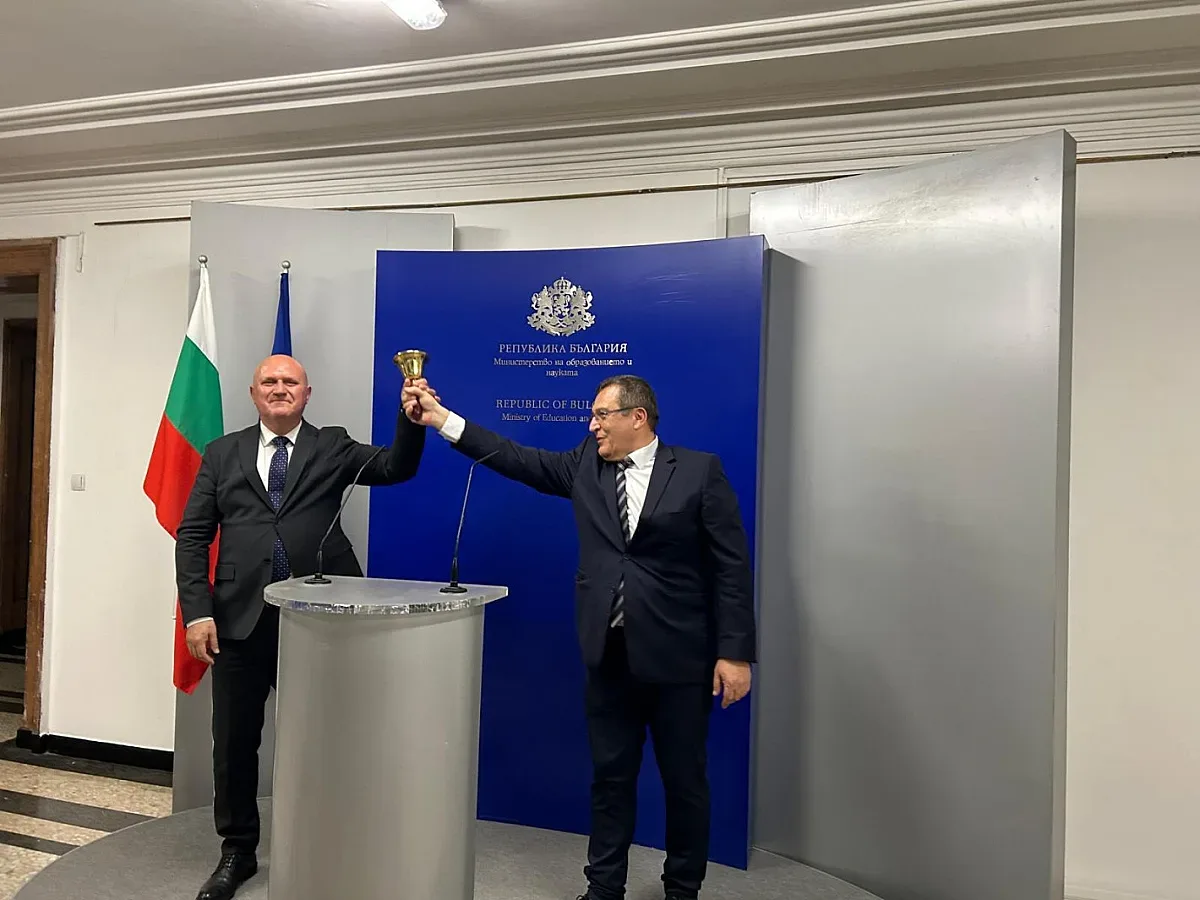 Рокадата в образованието. Първи думи на новия министър