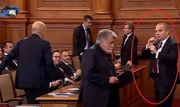 Гроздан Караджов разтресе парламента! С действие с ръцете