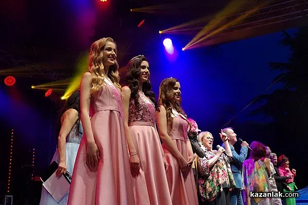 Незабравима церемония по коронясване на Царица роза Кристина Попова