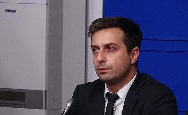 "Възраждане" на нож: Държавен преврат!