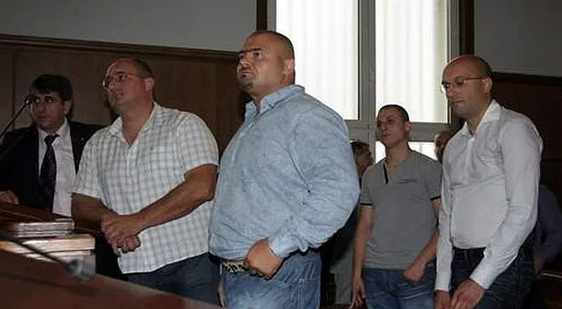 Завъртяха се уникални версии! Как Ангел Христов е влязъл в България