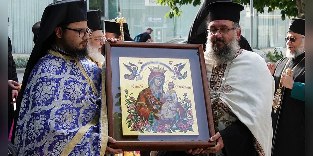 Чудотворна икона на Богородица осветли голям български празник