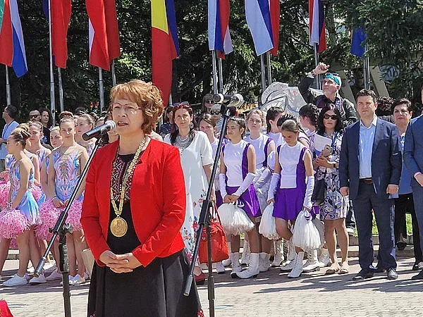 Кметът Галина Стоянова: Казанлък свети като диамант върху короната на Отечеството ни и е пример за подражание!