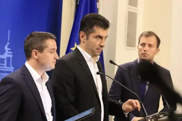 Скандалът трещи! ПП-ДБ се нахвърли на Радев и "Възраждане"