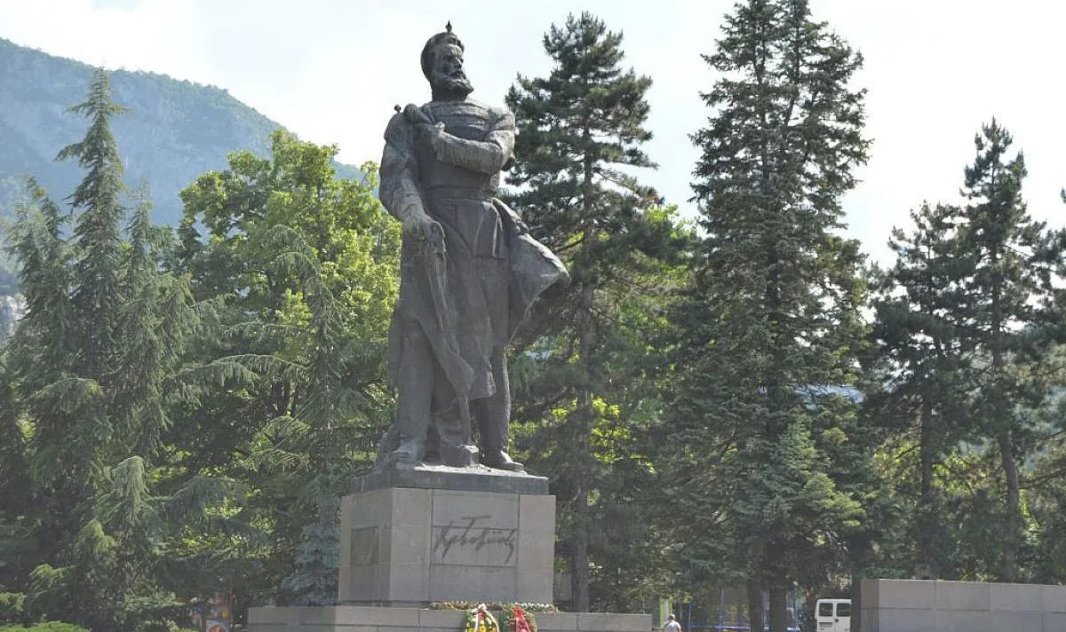 България почете подвига на Христо Ботев (Видео)