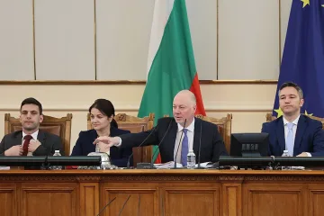 Скандал в парламента! Шефът на НС прекъсна заседанието