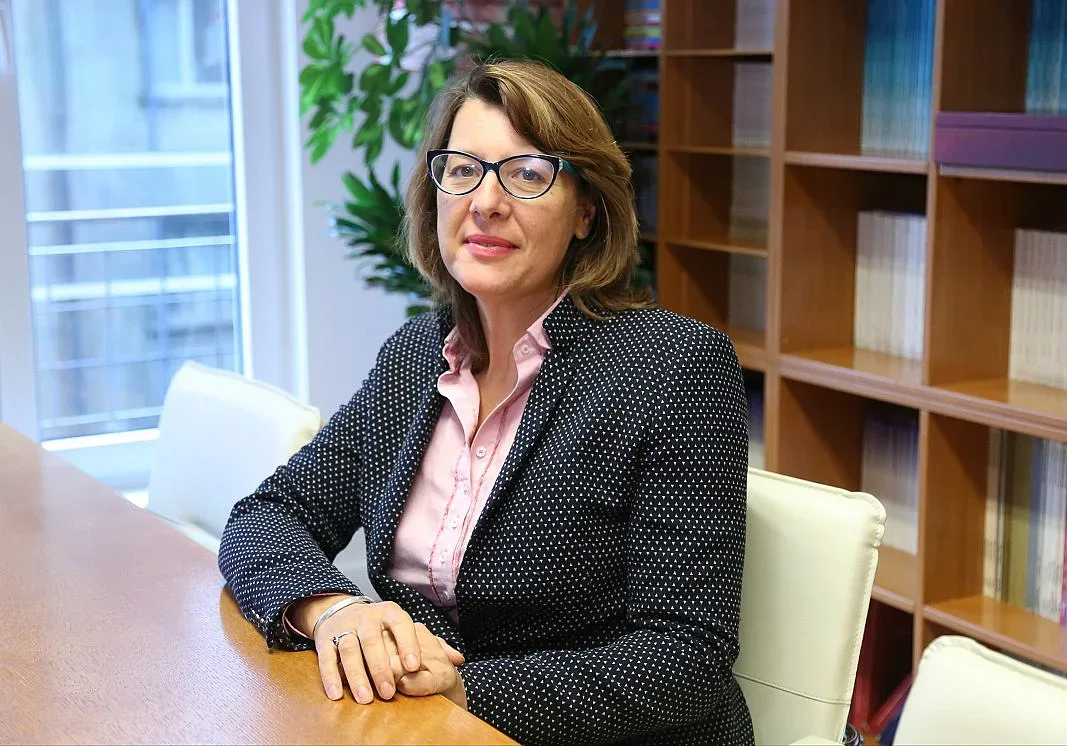 Скандалът трещи! ДАНС закова съветничка на Кирил Петков за измяна