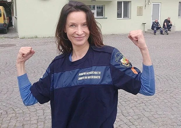 Яна Маринова неузнаваема. Събра погледите с нова премяна