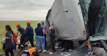 Автобус се обърна на магистрала Тракия, има тежко ранени
