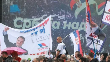 Македонци подкрепиха Вучич на голям митинг в Белград
