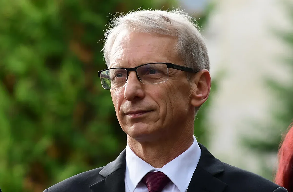 Възможно ли е? Кой реди кабинета "Денков"