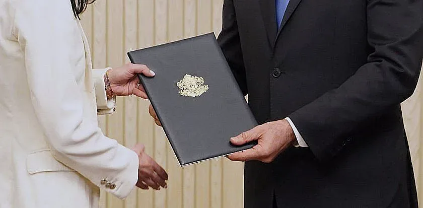 Мария Габриел връща мандата, ще поднесе ли списък с министри