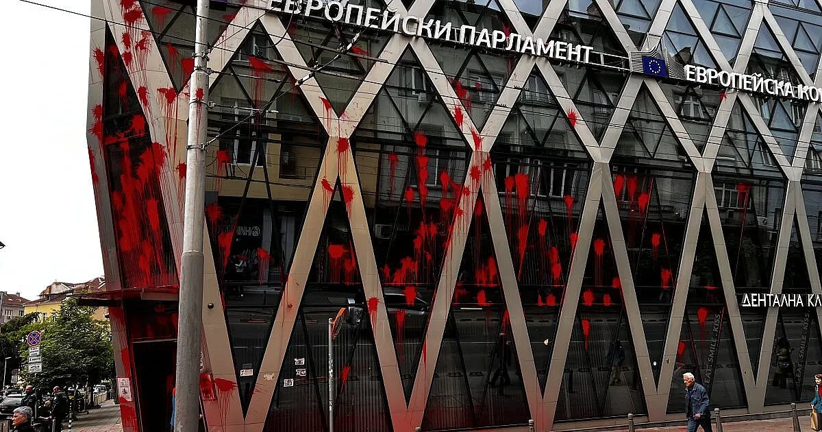 Наклепаха сградата на Еврокомисията. Защо?