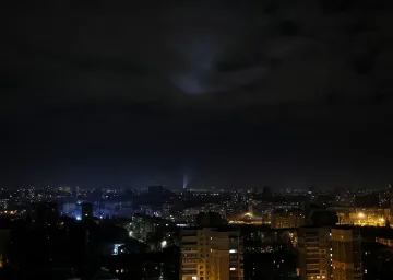 Киев се тресе цяла нощ, пламъци изплашиха столичани