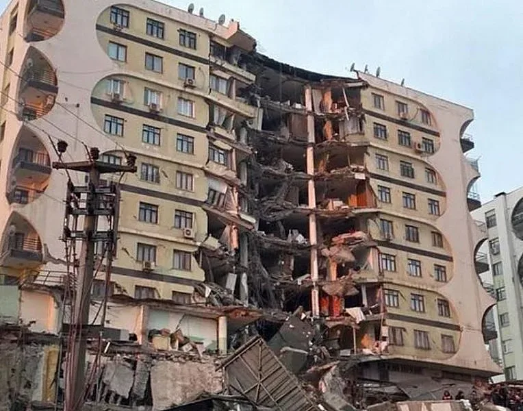 Топ сеизмолог стресна Турция! Опасността