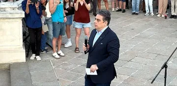 "Промяната" приватизира Левски, открадна песните на демокрацията