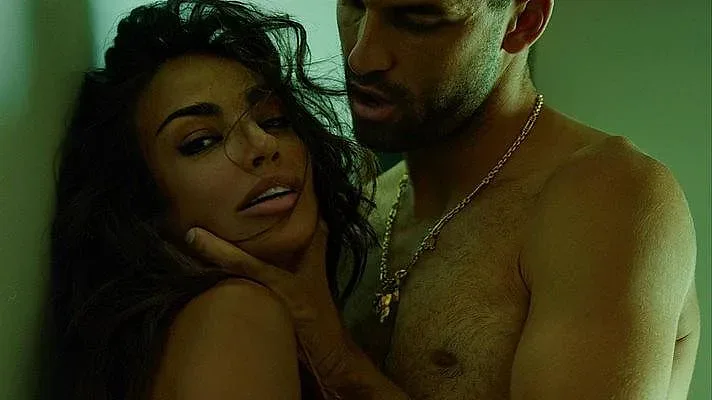 Гришо награби Мадалена. Вижте къде се е татуирал (18+)