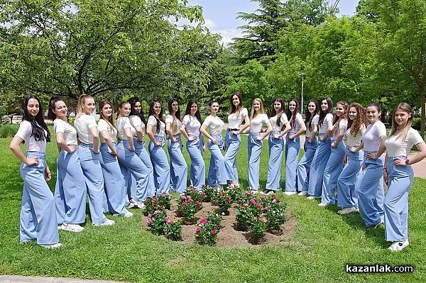 Кандидатките за короната на Царица роза 2023 разкрасиха Розариума с нови рози