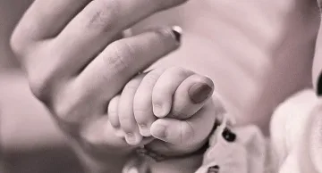 Майка изправи косите на цяла България. Какво направи с детето си ФОТО