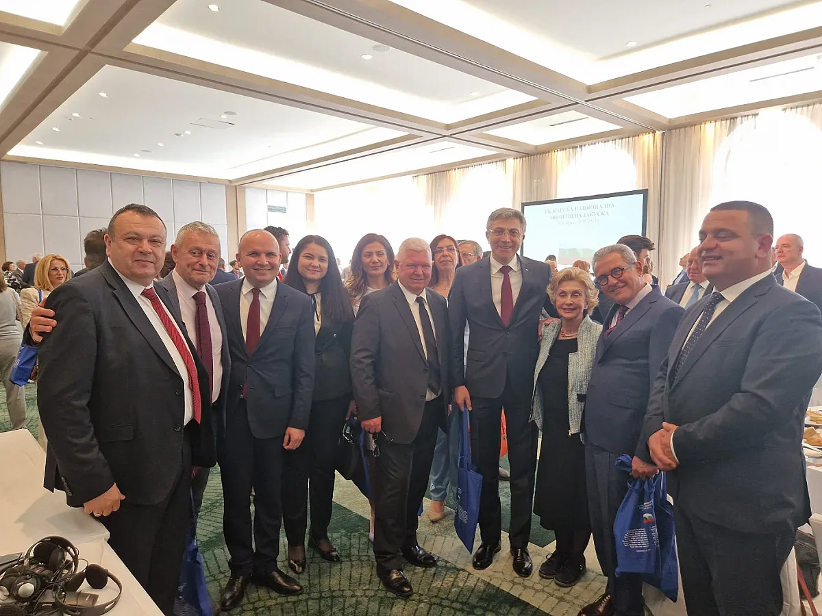 Уникално! Политици от 12 държави на молитвена закуска в София