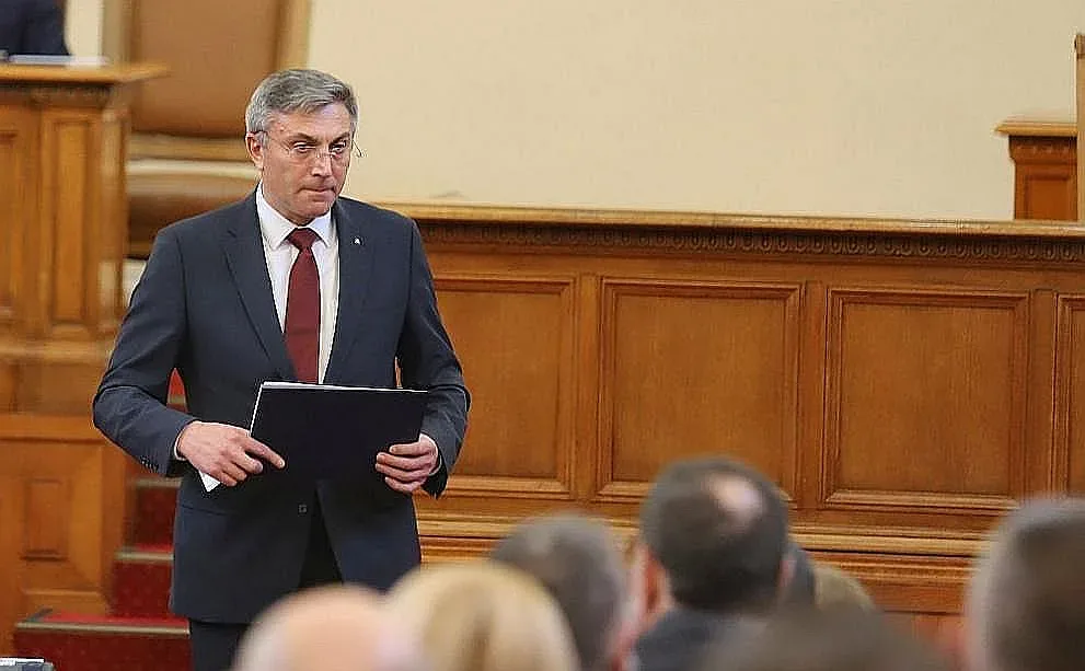 ДПС с първа реакция за Габриел и Гешев. Промени в конституцията