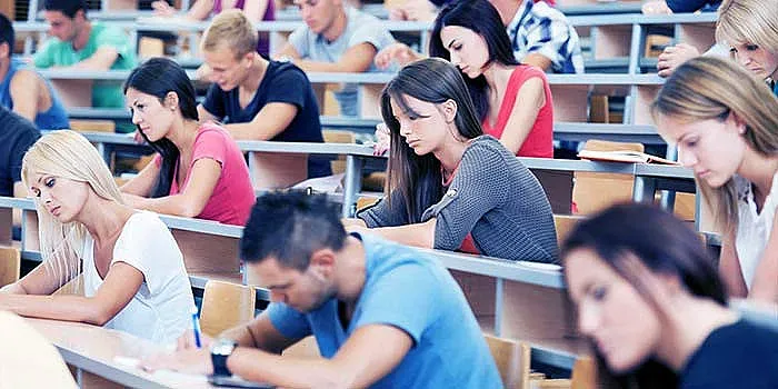 Новина за кандидат-студентите. Повече пари за обучение