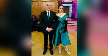 Падна мистерия! Коя е дамата на Гълъб Донев на коронацията на Чарлз
